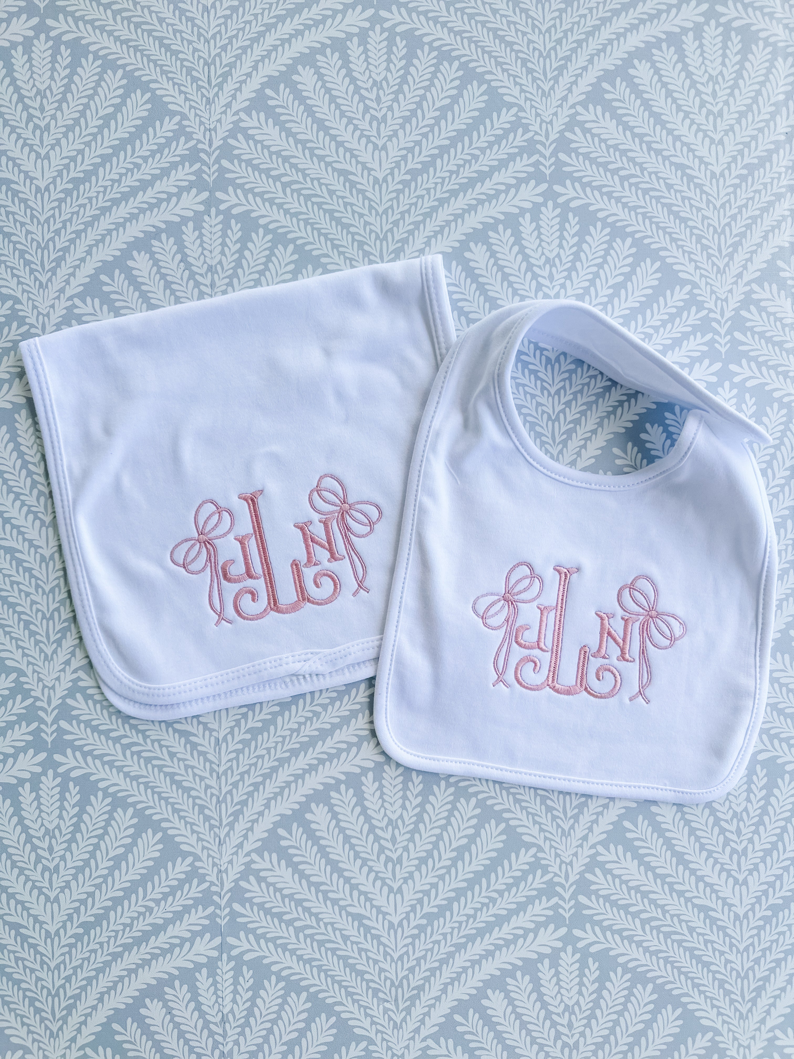 Bib and Burp Cloth Set - Bows